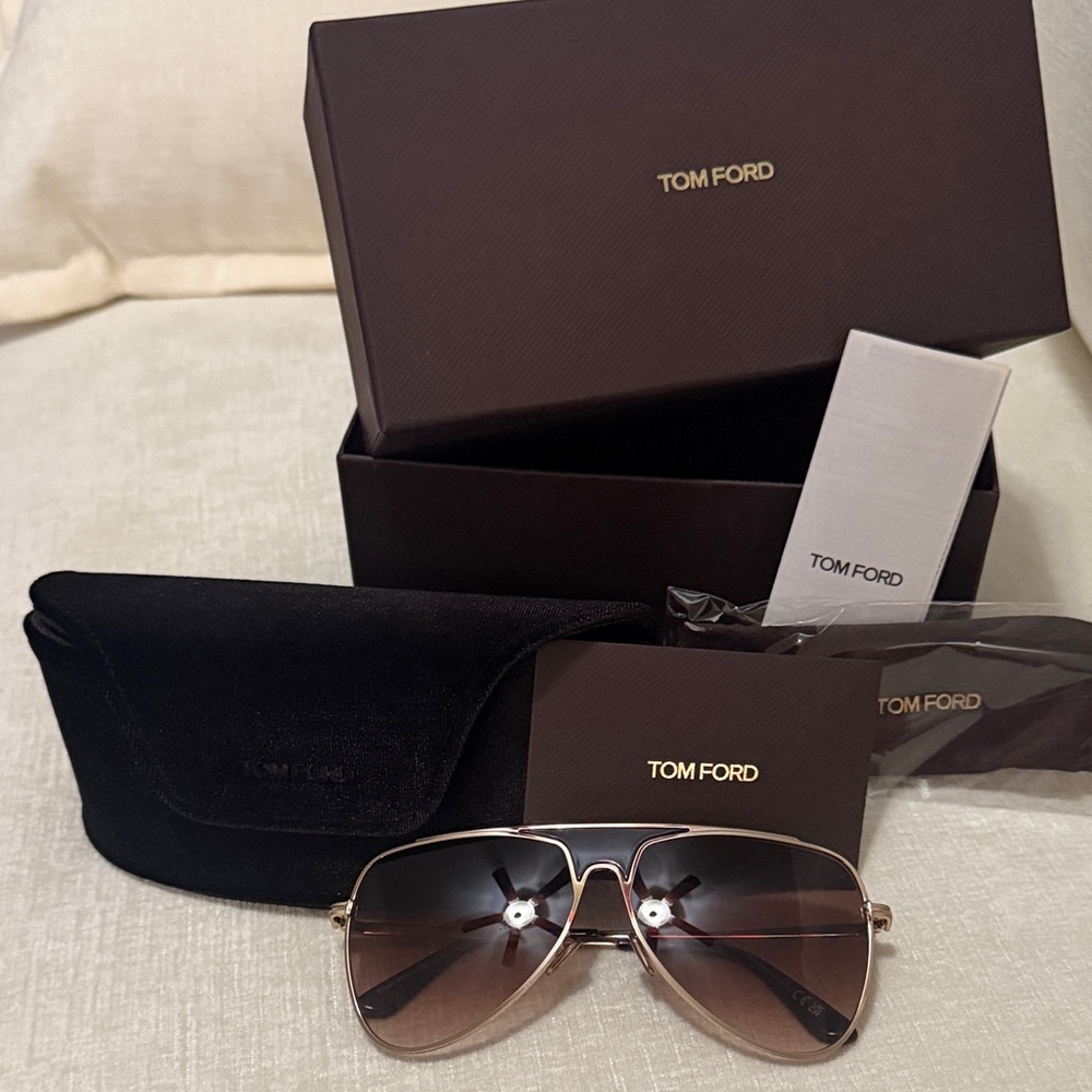 Tom Ford TF693 “Ehsan” Aviator Sunglasses Gold 28F – 60mm – Full Set
